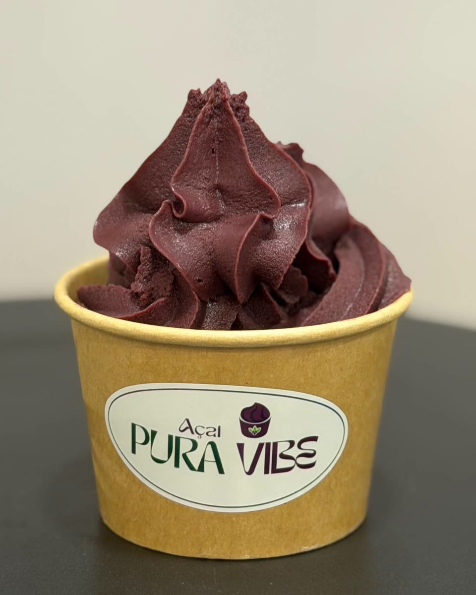 Açaí recién servido en un vaso de Açaí Pura Vibe, sin toppings